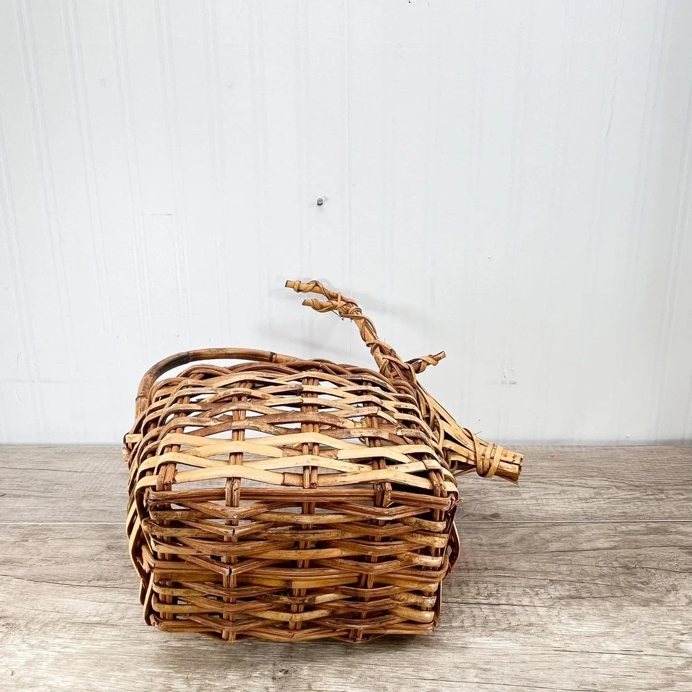 Vintage Wicker Reindeer Basket - Retro Woven Deer Basket